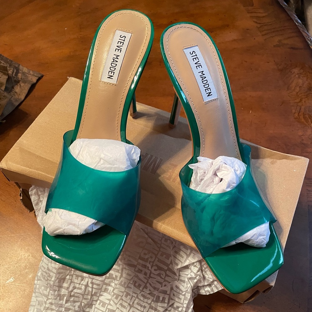 Steve Madden Signal Sandal